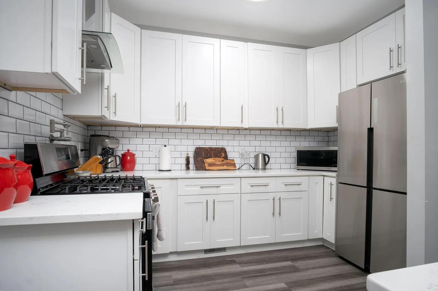 Beautiful 4 Bedroom House Near Downtown With Garage Parking And Backyard Dom wakacyjny *