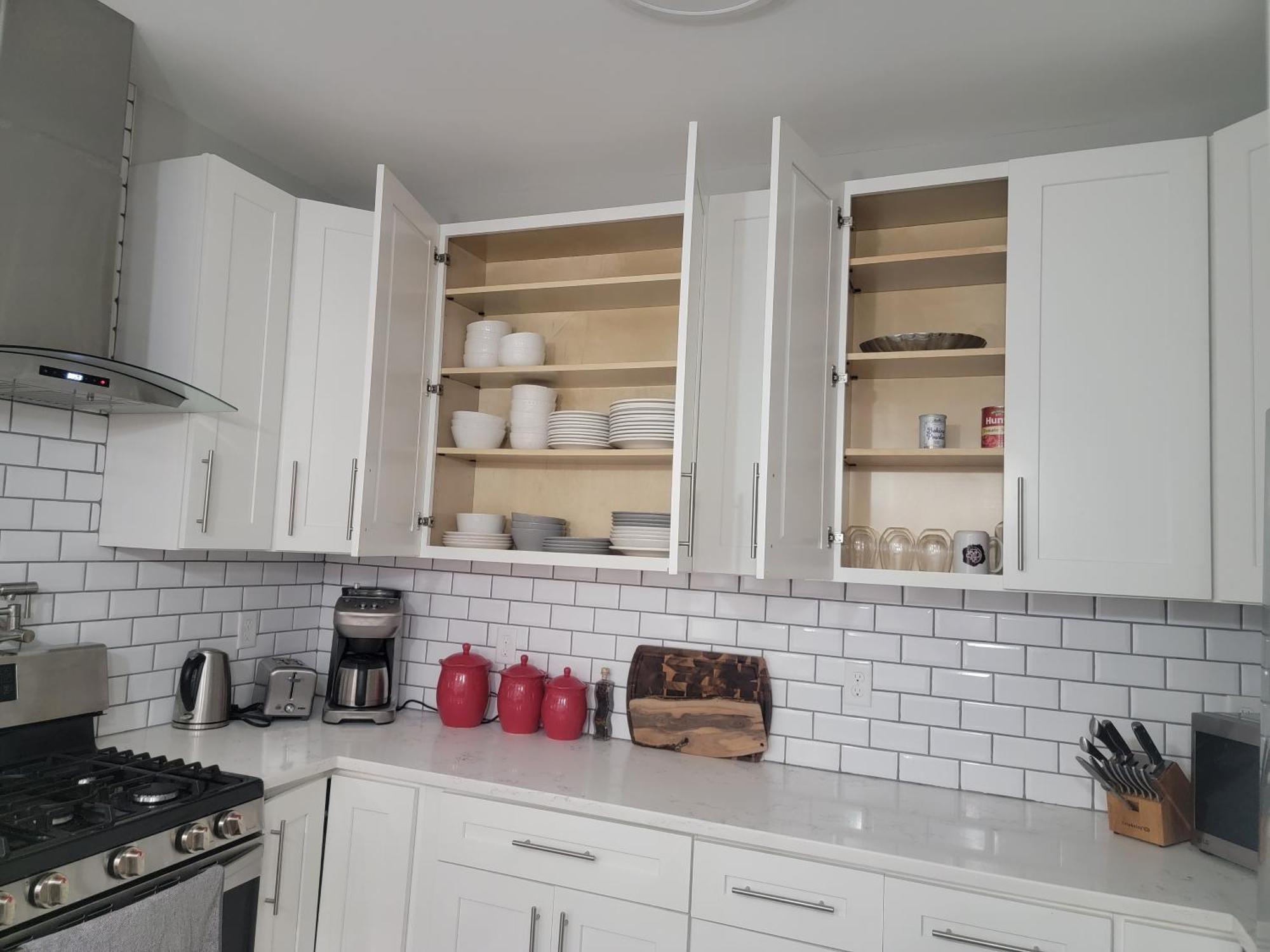 Dom wakacyjny Beautiful 4 Bedroom House Near Downtown With Garage Parking And Backyard *